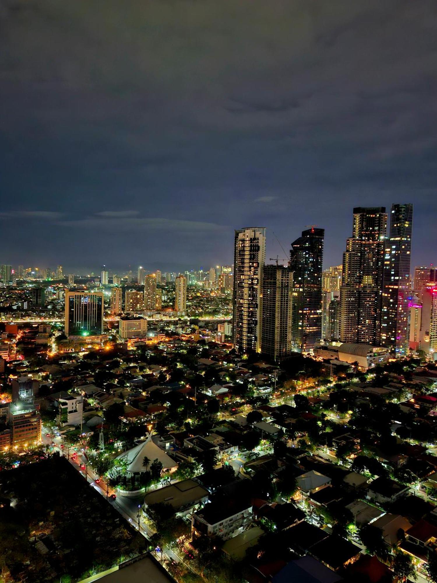 Serene Suite In Jazz Residences Makati City Exteriör bild