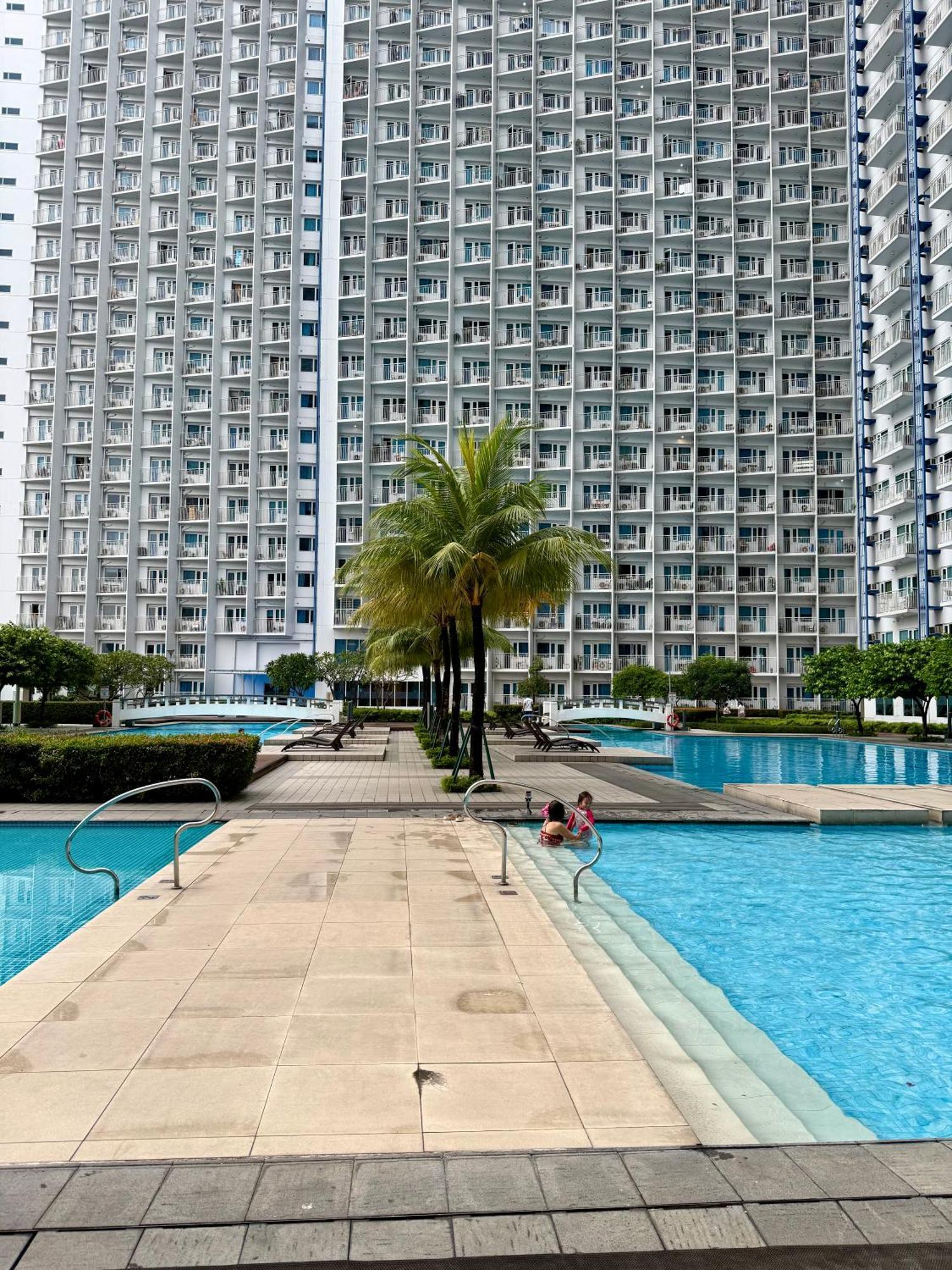 Serene Suite In Jazz Residences Makati City Exteriör bild
